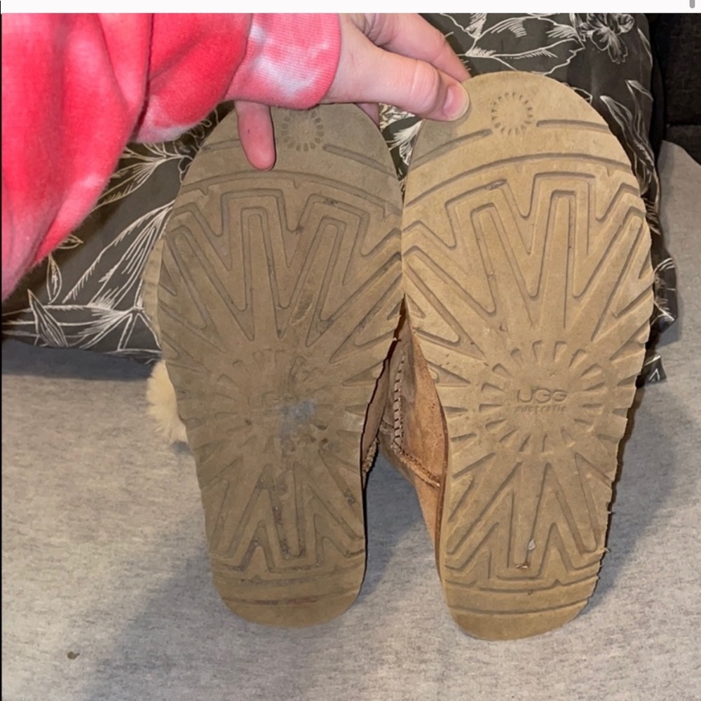 Bailey button uggs - Picture 2 of 3
